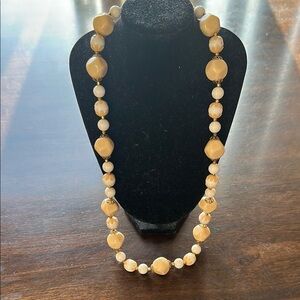 Vintage 1950s/60s Elegant Cream and white Beaded Necklace